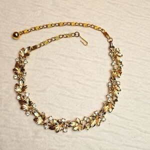 Vintage Lisner Leaves Necklace